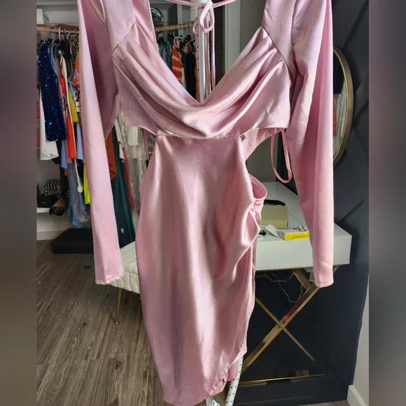 Shaken Not Stirred Cut-Out Waist Long Sleeve Pleat Mini Dress Blush - Picture 12 of 12